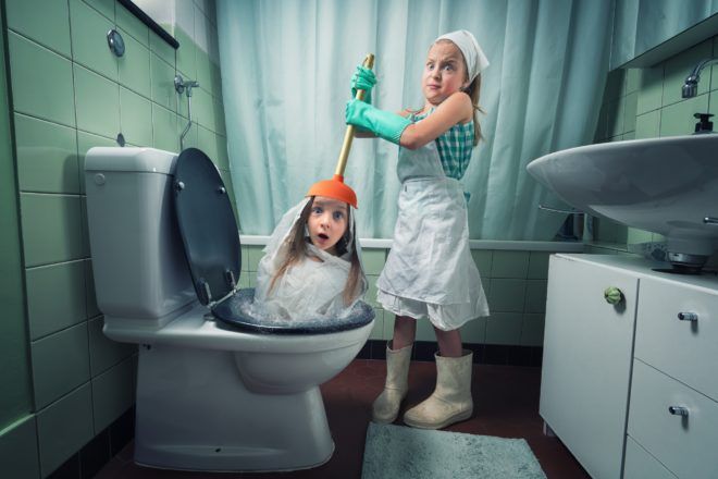 Веселый папочка издевается над своими детьми с помощью фотошопа - фото 338220