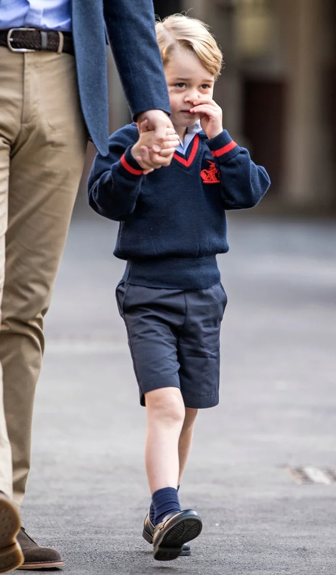 Королевское событие: принц Джордж пошел в первый класс - фото 337620