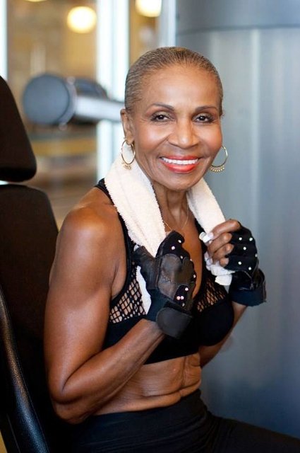 Тренировки - сила: самая спортивная 80-летняя бабушка в мире - фото 339024