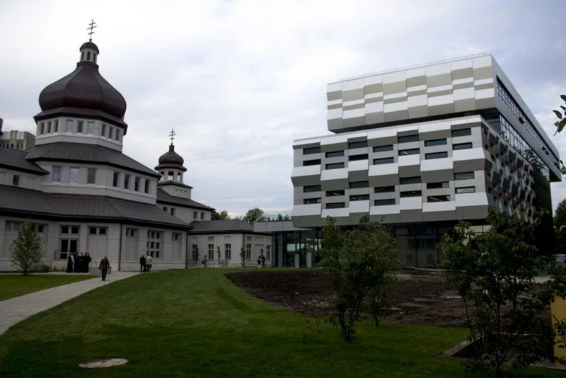 Во Львове открыли библиотеку будущего, и она невероятно крутая - фото 338017