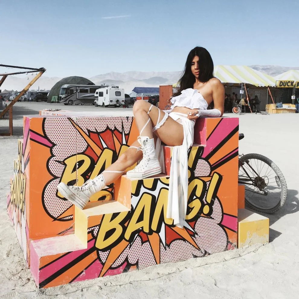 Самые красивые голые девушки безумного фестиваля Burning Man-2017 - фото 337055