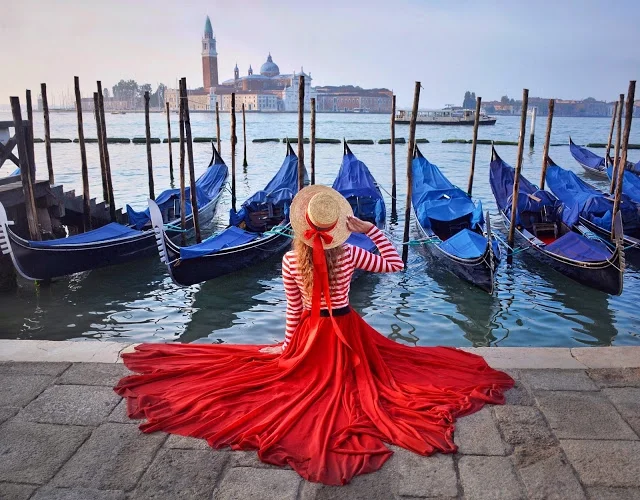 Стихия страны: девушка, путешествуя, делает невероятные фото в платьях - фото 341247