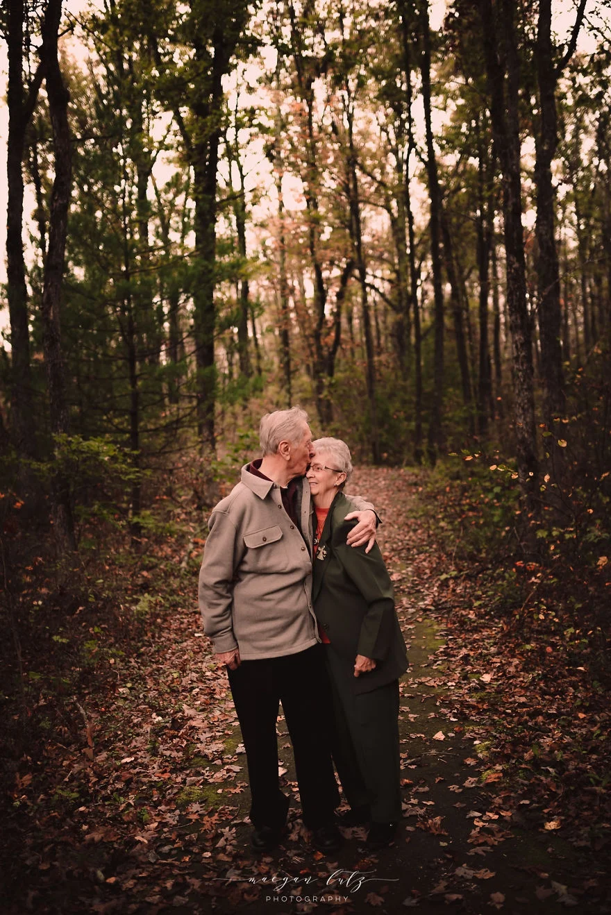 Пара прожила разом 68 років і їх святкова фотосесія зворушить кожного - фото 347258