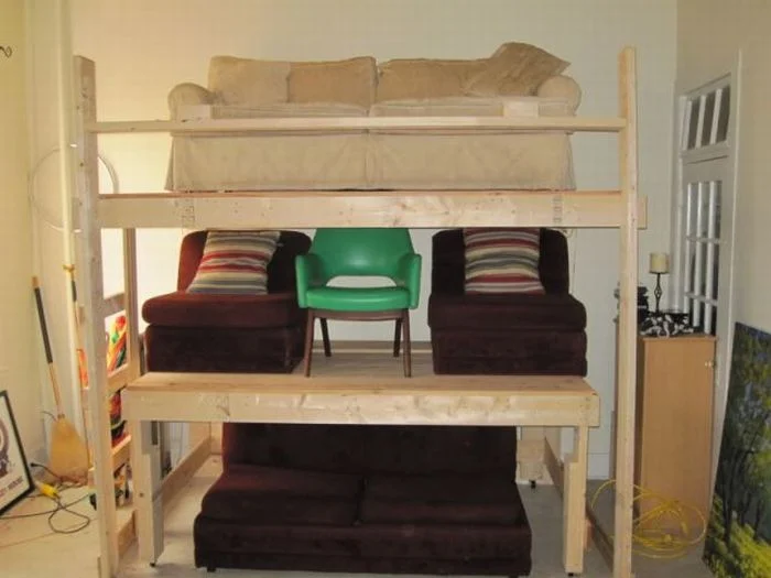 Находчивые студенты превратили общежитие в кинотеатр - фото 344673