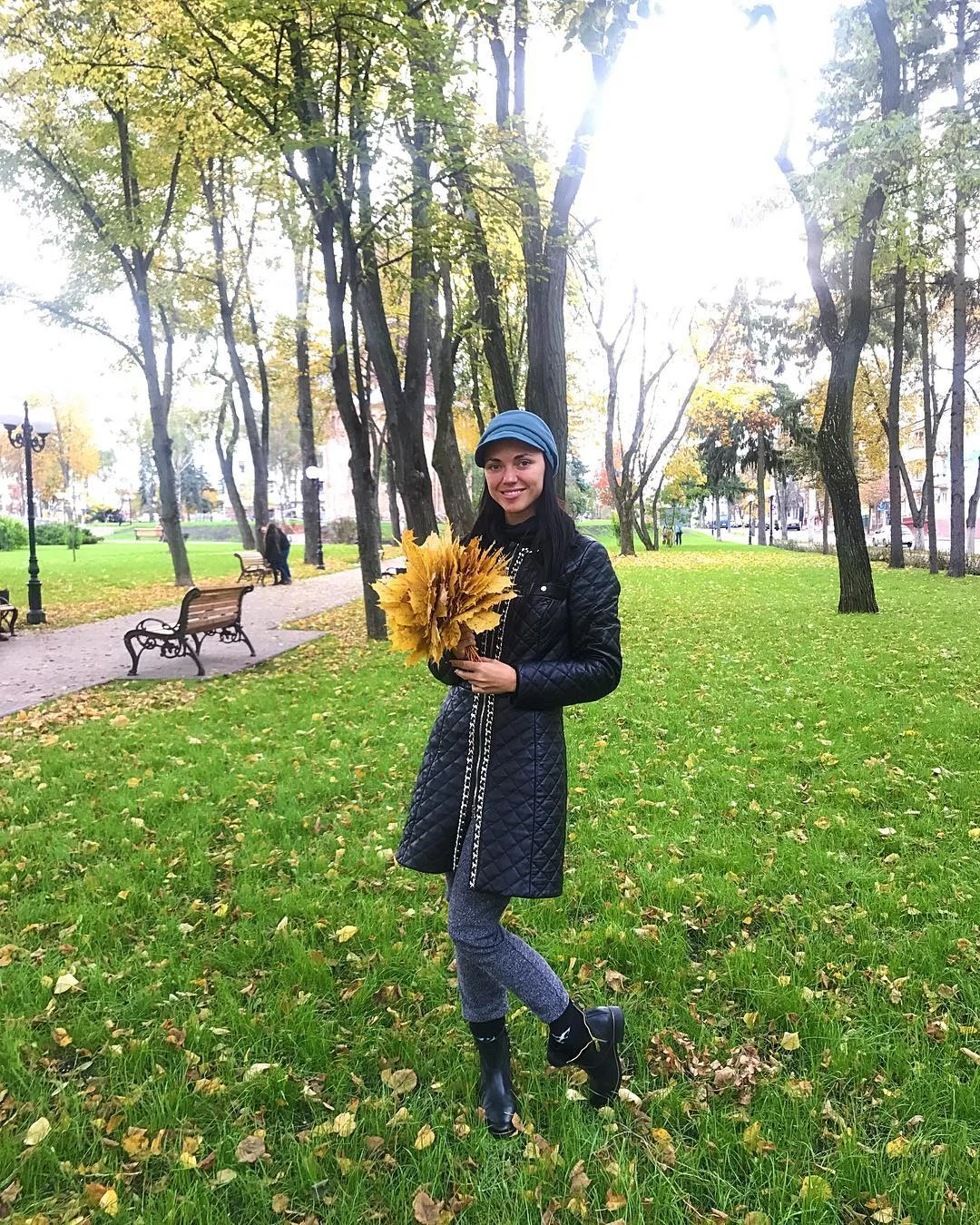 Стильная осень: украинские звезды показали, как красиво носить головные уборы - фото 346743