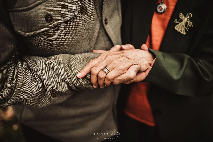 Пара прожила разом 68 років і їх святкова фотосесія зворушить кожного - фото 347250