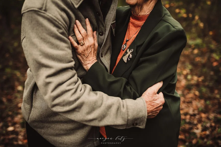 Пара прожила разом 68 років і їх святкова фотосесія зворушить кожного - фото 347251