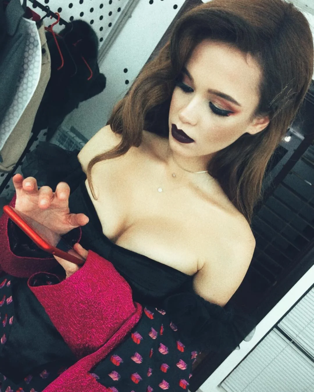 Мария Яремчук засветила роскошную грудь в сексуальном платье - фото 342824