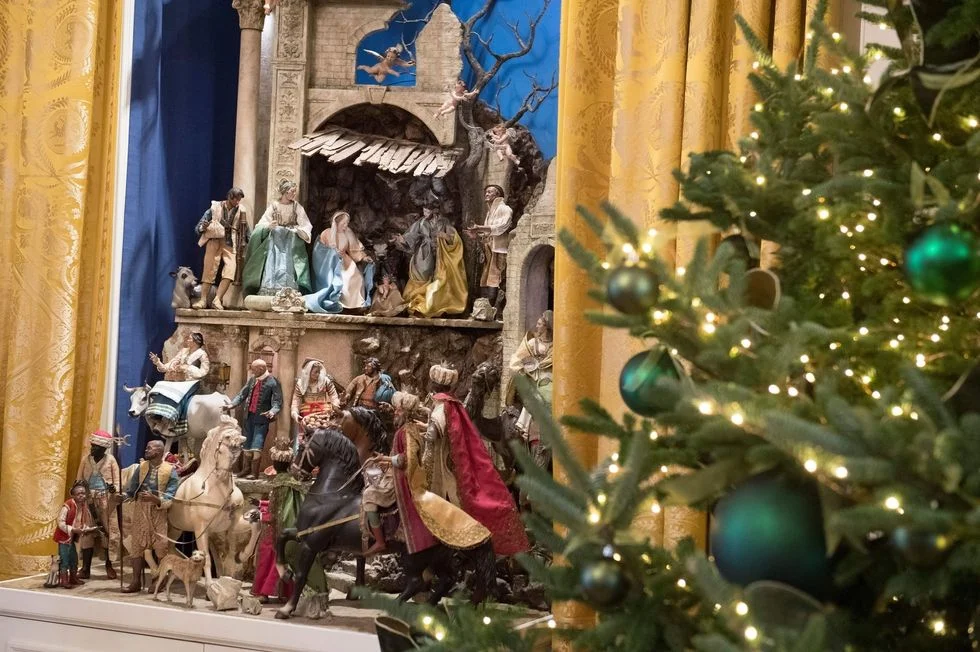 Праздник приближается: Белый дом украсили к Рождеству и он просто невероятный - фото 353734