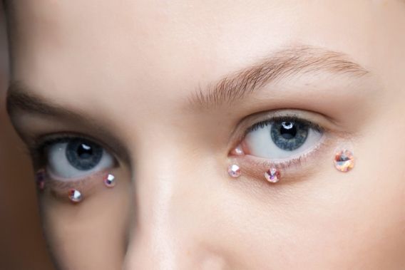 Самые модные стрелки на глазах с недель моды и вот, как они выглядят - фото 348478