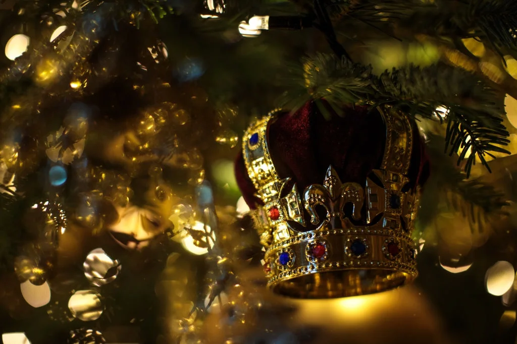 Королівське Різдво: Віндзорський замок прикрасили до приїзду Єлизавети ІІ - фото 353434