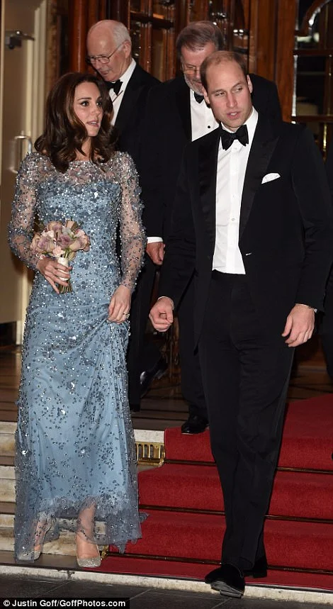 Принц Уильям и Кейт Миддлтон в роскошном платье посетили Royal Variety Performance - фото 353462