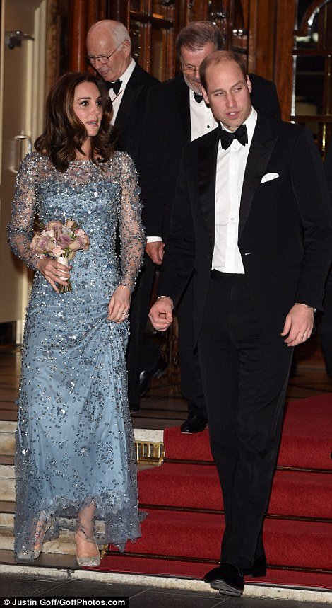 Принц Вільям та  Кейт Міддлтон у розкішній сукні відвідали Royal Variety Performance - фото 353462