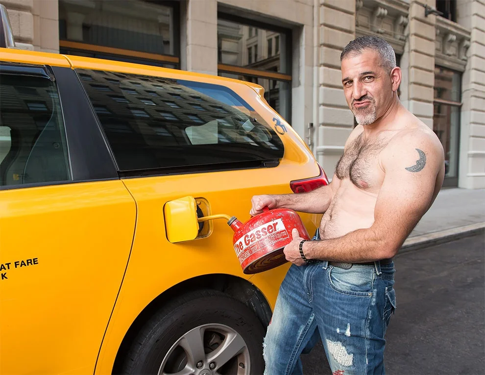Таксисты Нью-Йорка обнажили торсы и снялись для ежегодного календаря - фото 352455