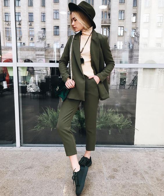 Streetstyle: как модно носить обычную водолазку - фото 350785