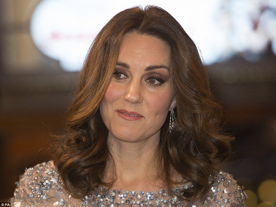 Принц Уильям и Кейт Миддлтон в роскошном платье посетили Royal Variety Performance - фото 353465