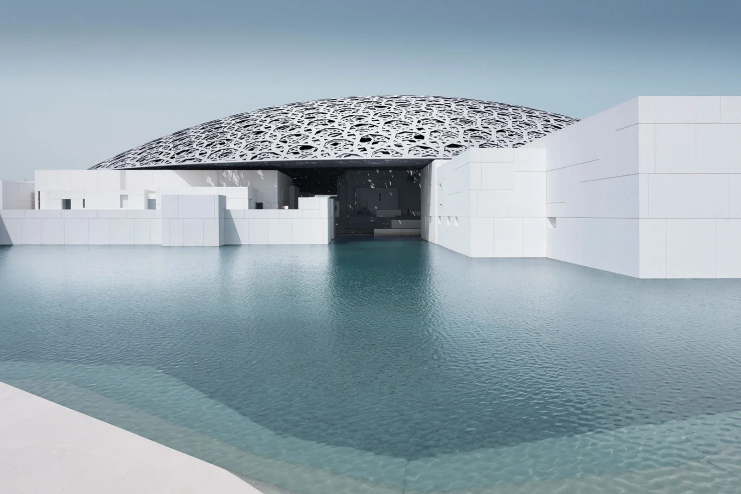 В Абу-Дабі збудували новий Лувр і він вражає своєю красою та розмірами - фото 350979