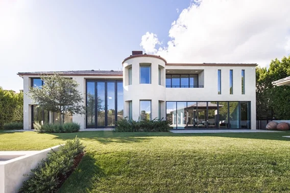 Українка купила будинок Кім Кардашьян і Каньє Веста майже за 18 мільйонів доларів - фото 350214