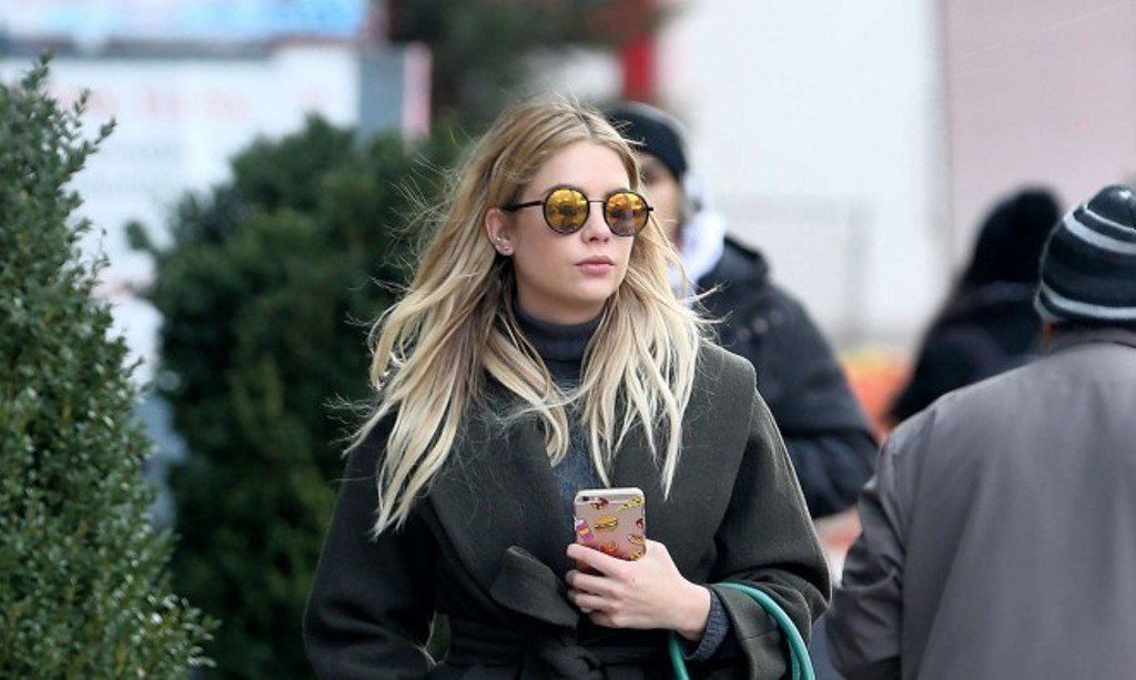 Звезды street style показывают, как правильно носить очки зимой - фото 353849
