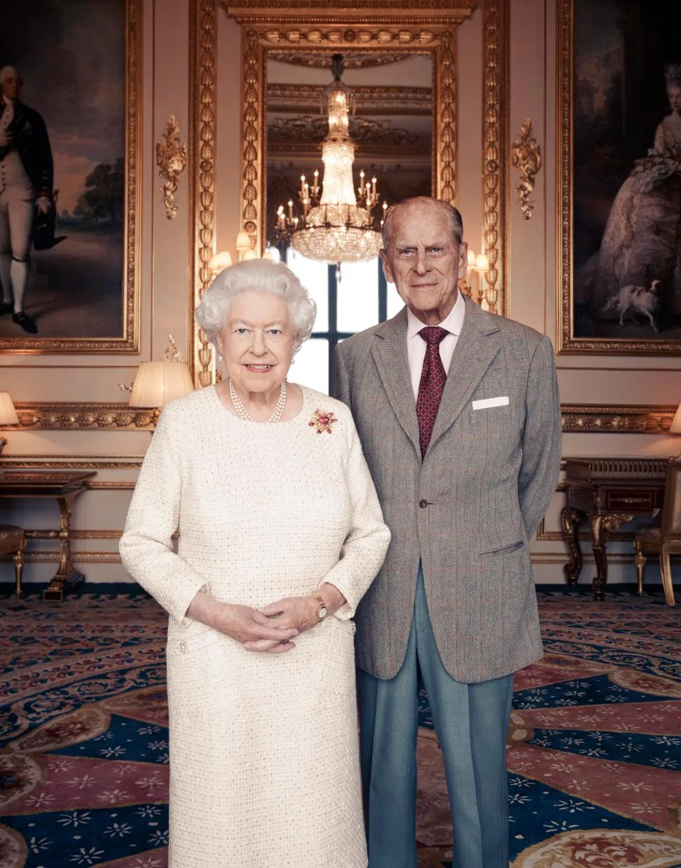 Перші фото Кейт Міддлтон, принца Вільяма та Гаррі на сімейному святі у Єлизавети II - фото 352657