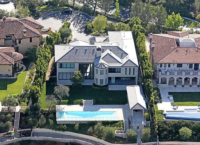 Ким Кардашьян провела вечер вместе с украинкой, которая купила ее дом за 18 млн долларов - фото 352596