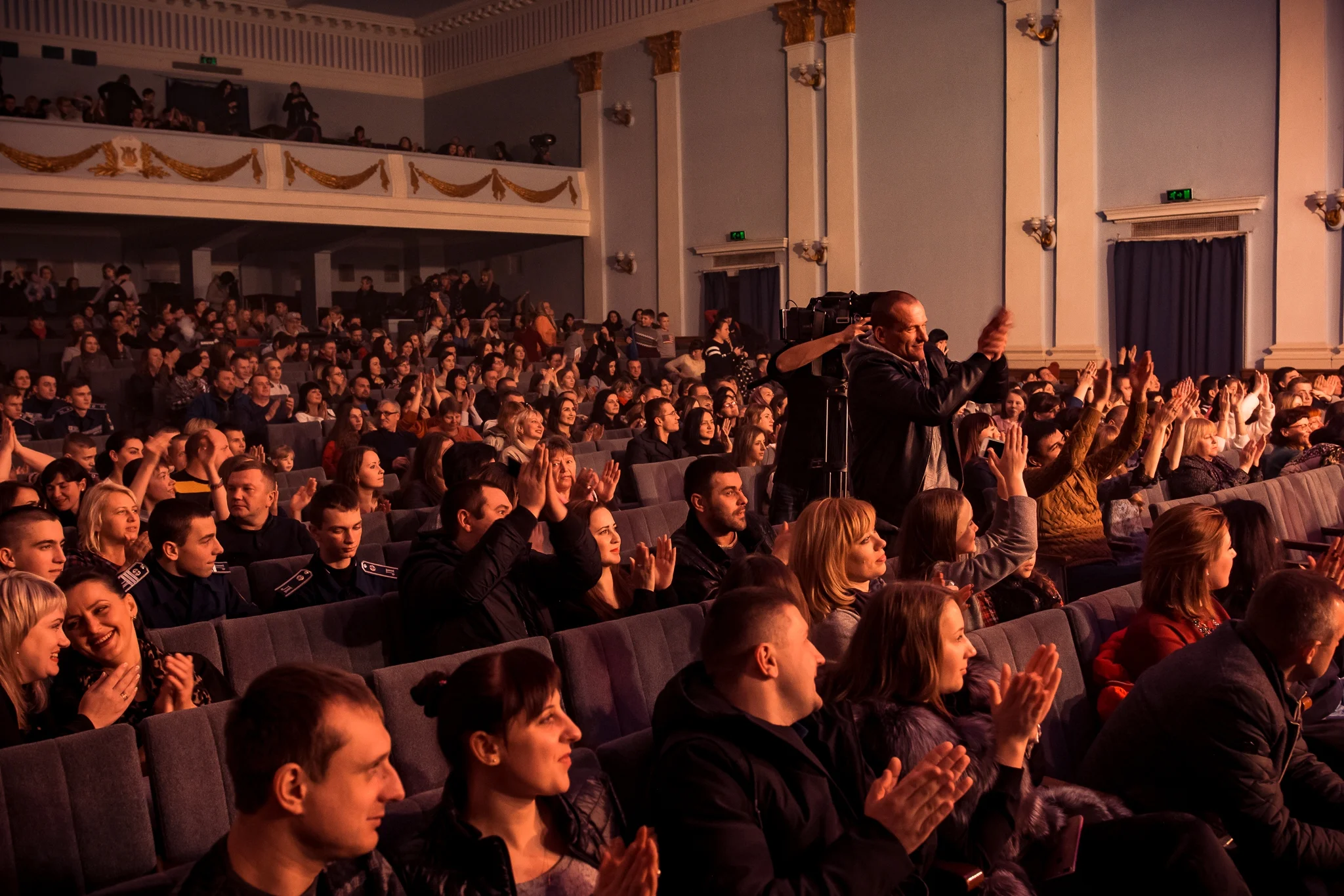 Группа 'Дилайс' удивляет украинцев ярким шоу - фото 353930