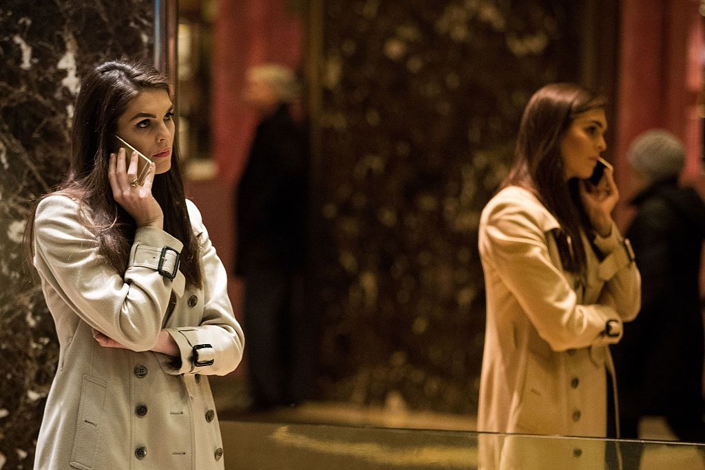 Помощница Дональда Трампа оказалась красивее, чем его жена - 350161 Помощница Дональда Трампа оказалась красивее, чем его жена - фото 350161