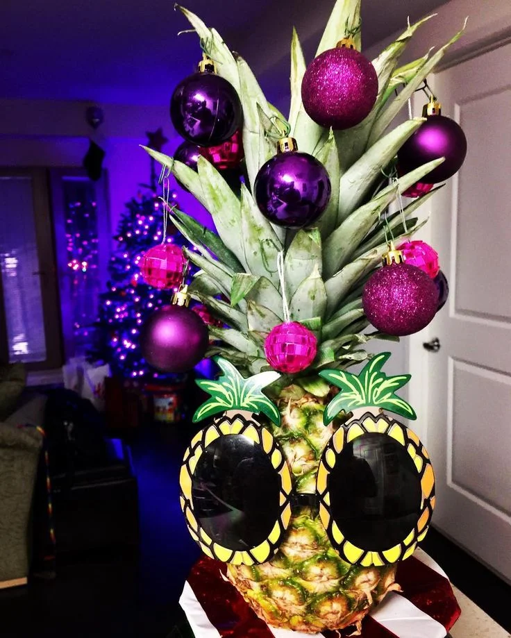 Рождественский тренд: ананас с игрушками, который заменит тебе елку - фото 350846