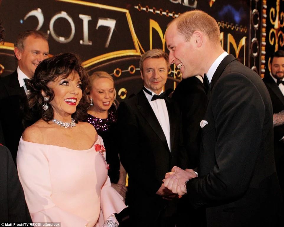 Принц Вільям та  Кейт Міддлтон у розкішній сукні відвідали Royal Variety Performance - фото 353470