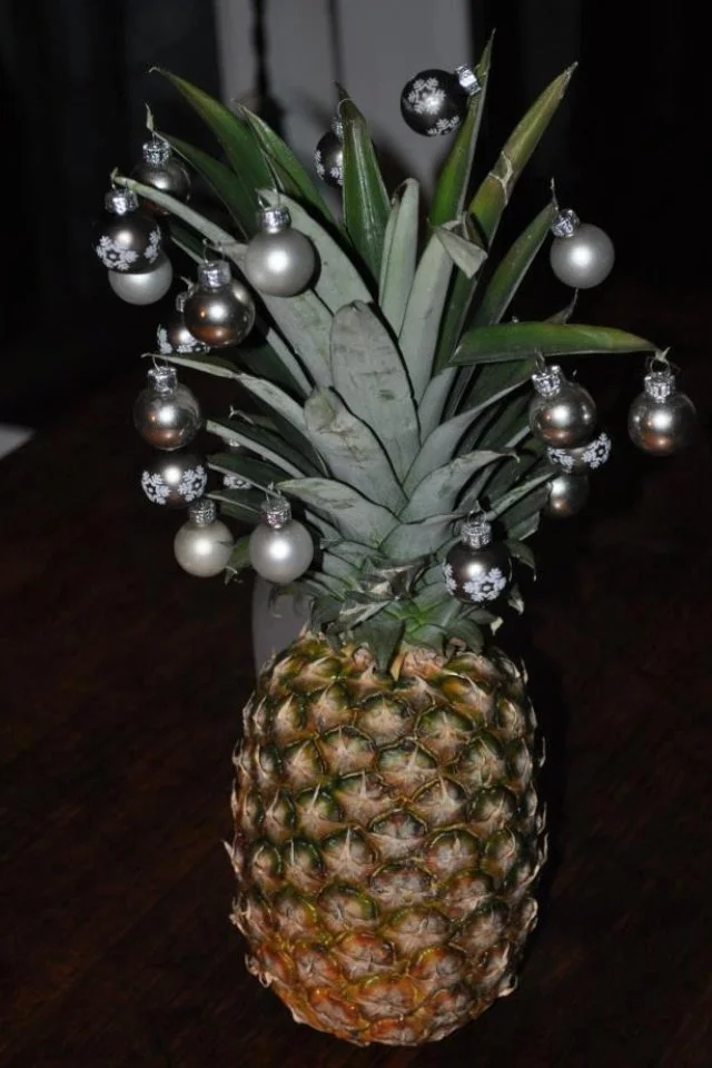 Рождественский тренд: ананас с игрушками, который заменит тебе елку - фото 350847