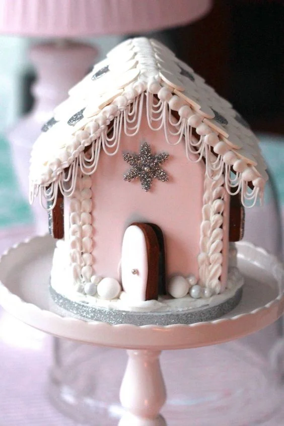 Пряничный домик: 20 идей декора вкусного рождественского символа - фото 359292