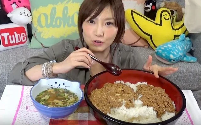 Суперспособности: девушка из Японии ест за десятерых и это все в ней помещается - фото 359484