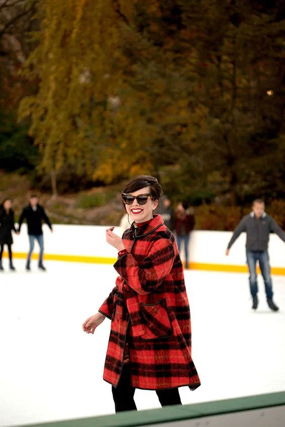 Королева льда: идеи нарядов для катания на коньках - фото 355373