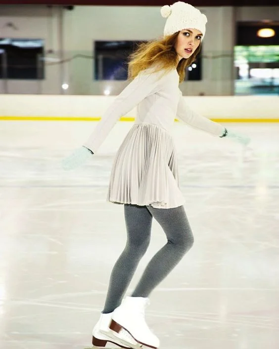 Королева льда: идеи нарядов для катания на коньках - фото 355372