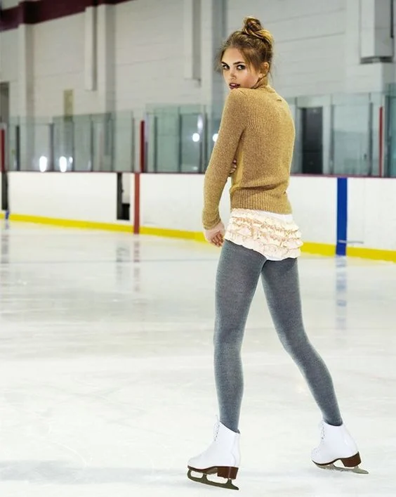 Королева льда: идеи нарядов для катания на коньках - фото 355371