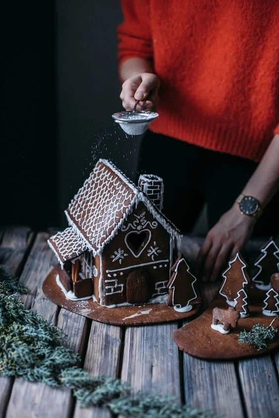Пряничный домик: 20 идей декора вкусного рождественского символа - фото 359301