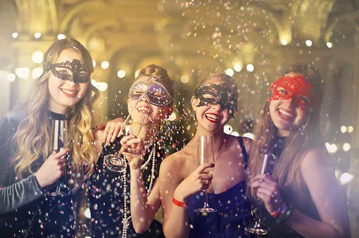 Новорічна party: топ-3 ідеї зробити святкову ніч незабутньою - фото 360823
