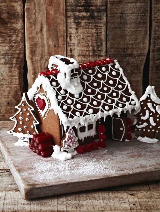 Пряничный домик: 20 идей декора вкусного рождественского символа - фото 359305