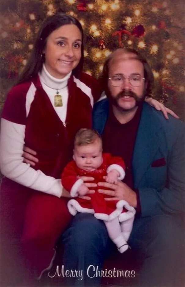 Ця весела сімейка прославилась завдяки своїм божевільним різдвяним листівкам - фото 356519