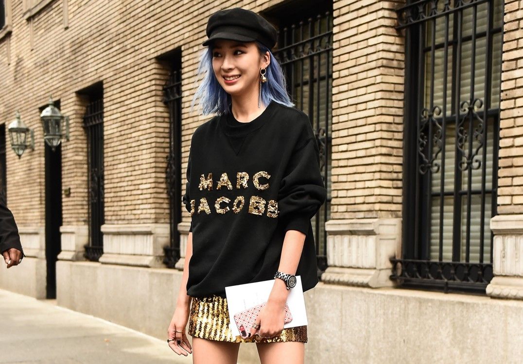 Обольстительное сияние: золотой гардероб звезд street style на декабрь - 358309 Обольстительное сияние: золотой гардероб звезд street style на декабрь - фото 358309