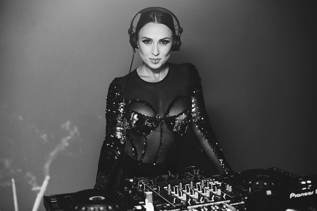 Эксклюзив: Dj Nana призналась, как можно окунуться в мир ее вибраций - 358064 Эксклюзив: Dj Nana призналась, как можно окунуться в мир ее вибраций - фото 358064