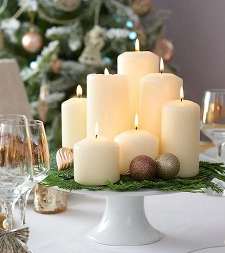 Праздничные идеи: как украсить дом на Рождество с помощью свечей - фото 356659