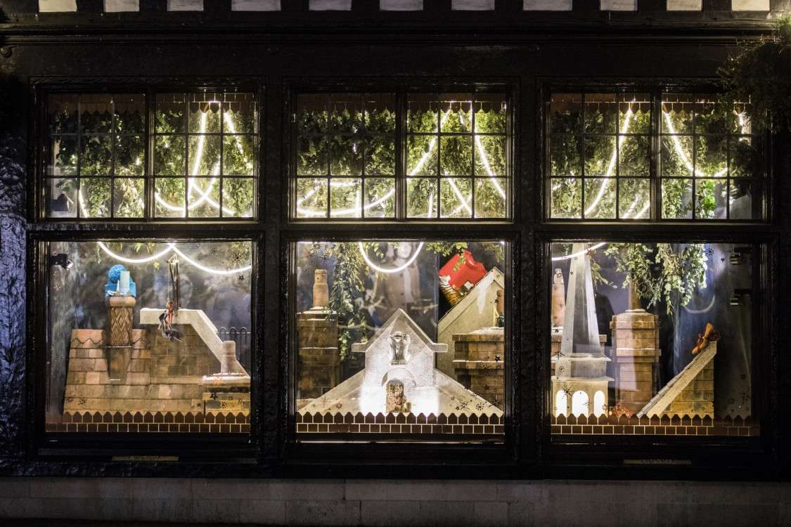 Праздник приближается: роскошные рождественские витрины мировых универмагов - фото 355133