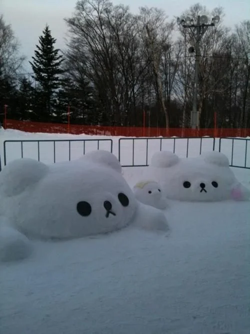 Вспомнить детство: прикольные снеговики, которые вам точно захочется слепить - фото 356605