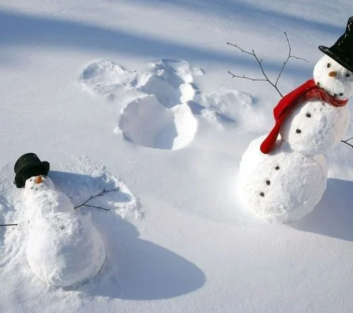 Вспомнить детство: прикольные снеговики, которые вам точно захочется слепить - фото 356595