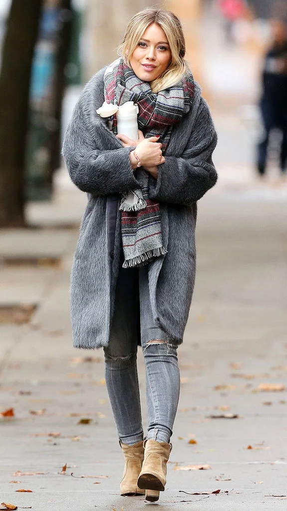 Street style: модні образи з шарфом для зимового сезону - фото 354636