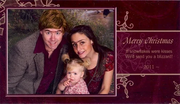 Ця весела сімейка прославилась завдяки своїм божевільним різдвяним листівкам - фото 356516