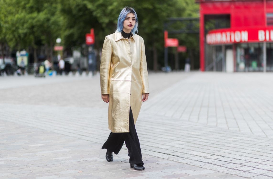 Обольстительное сияние: золотой гардероб звезд street style на декабрь - 358305 Обольстительное сияние: золотой гардероб звезд street style на декабрь - фото 358305