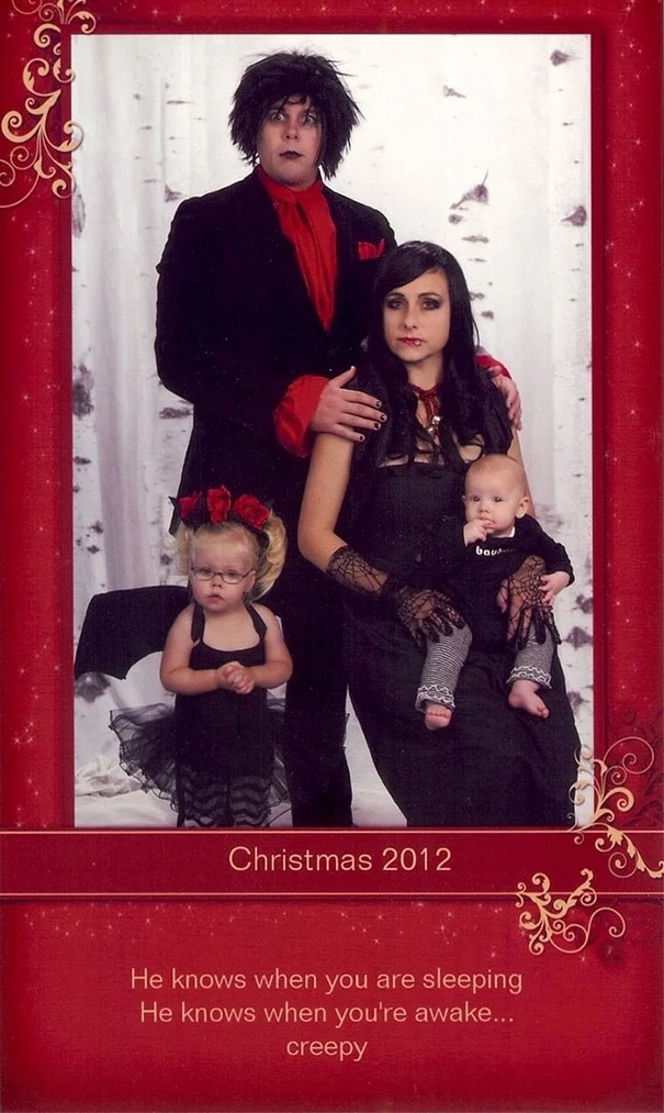 Ця весела сімейка прославилась завдяки своїм божевільним різдвяним листівкам - фото 356521