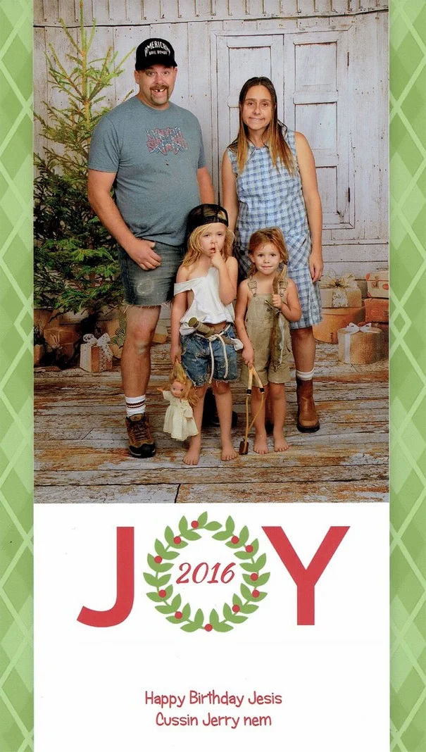 Ця весела сімейка прославилась завдяки своїм божевільним різдвяним листівкам - фото 356524